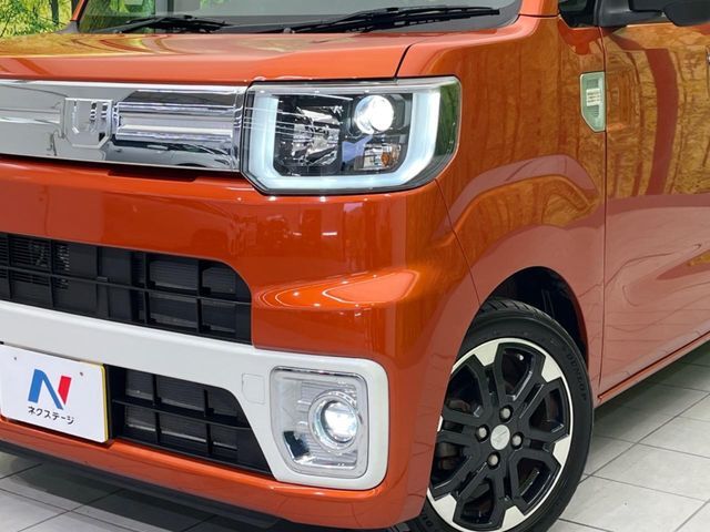 【LEDヘッドライト】悪天候や夜間走行時も良好な視界を確保し安心して運転できる高輝度LEDヘッドライトを装備！点灯速度が早く、消費電力も抑えられています。