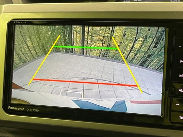 【バックカメラ】駐車時に後方がリアルタイム映像で確認できます。大型商業施設や立体駐車場での駐車時や、夜間のバック時に大活躍！運転スキルに関わらず、今や必須となった装備のひとつです！