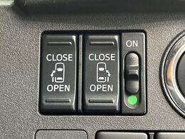 【両側パワースライドドア】スマートキーや運転席のスイッチで後席両側スライドドアの開閉が可能♪電動だから力を入れてドアを開ける必要が無く、小さなお子様でも簡単に開け閉めでき快適です♪