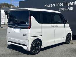 サイドのシルエットからも想像できるように軽自動車ながらも広いキャビンを確保してあります。