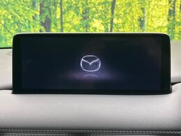 【純正ナビ】人気の純正ナビを装備しております。ナビの使いやすさはもちろん、オーディオ機能も充実！キャンプや旅行はもちろん、通勤や買い物など普段のドライブも楽しくなるはず♪