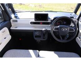 前席全体　目線も高く広い視界で安心して運転することができますね！