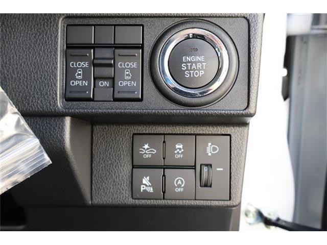 両側電動スライドドアです。