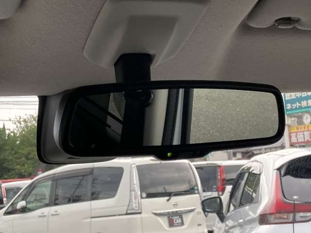 シンプルですが見易いバックミラーです。