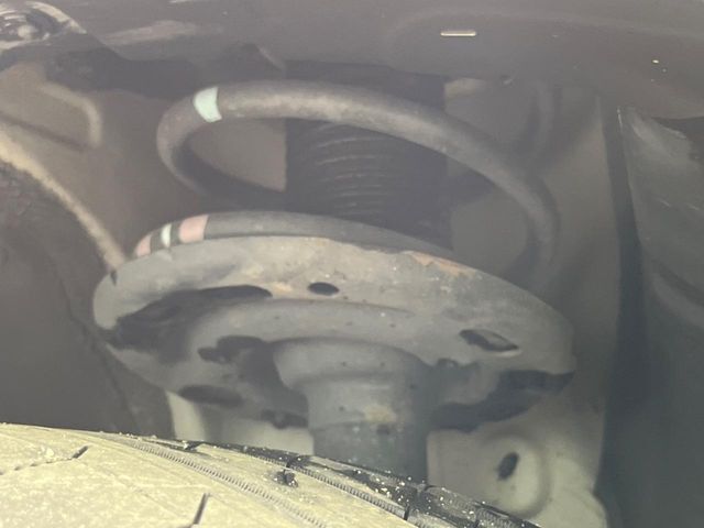 お車を安心してお乗りいただく為には、足回りの定期点検が欠かせません。サービスサポート（有償保証）では無料点検もご提供しており、安心のカーライフをお過ごしいただけるサポート体制が整っています。