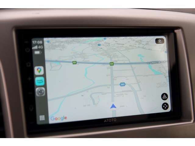 カープレイのナビ画面です。こちらはワイヤレス接続で利用可能です。様々なナビアプリに対応しており、使い慣れたソフトを利用できます。有線接続も可能です。