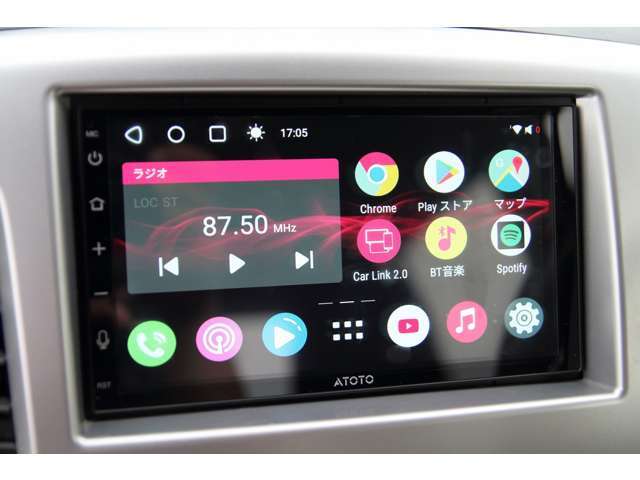 ホーム画面はカスタマイズが可能。アプリをダウンロードできますので、表示されているアプリ以外もご利用可能です。