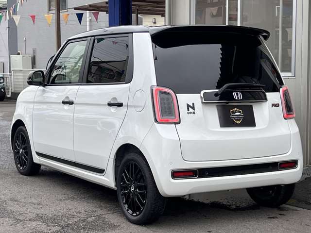 オプション装備は、8型ディスプレイオーディオ、バックカメラ、ビルトインETC、ラバーフロアマット付きです♪リア3面スモークフィルム付きで乗り出しにはぴったりですね♪