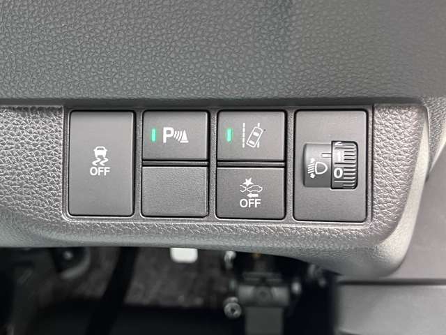 ホンダセンシング機能付きですので、安全装備充実です♪アダプティブクルーズコントロール、レーンキープアシスト、衝突被害軽減ブレーキなど完備♪
