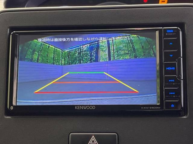 【バックカメラ】駐車時に後方がリアルタイム映像で確認できます。大型商業施設や立体駐車場での駐車時や、夜間のバック時に大活躍！運転スキルに関わらず、今や必須となった装備のひとつです！