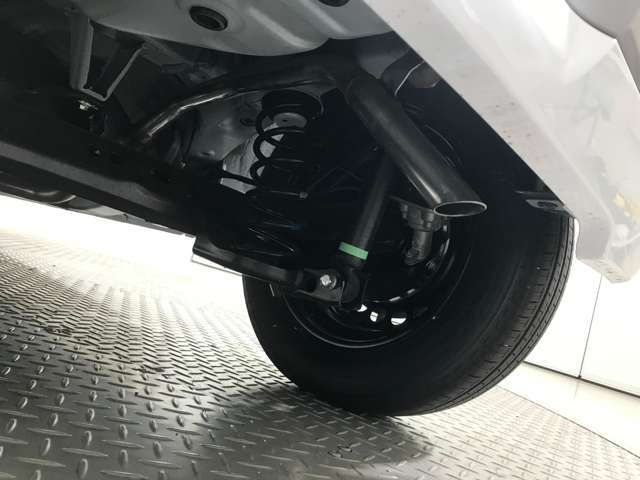 ご購入後には洗車も欠かせませんよね！？当店では、洗車のプロが普段お手入れが行き届かない箇所も済み済みまで綺麗にしています！