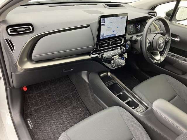 高品質カークリーニング ピカピCar 外装・内装、岐阜トヨペットの専門スタッフがシートもカーペットも綺麗に洗浄済み！プロの仕上げを是非ご確認下さいませ。