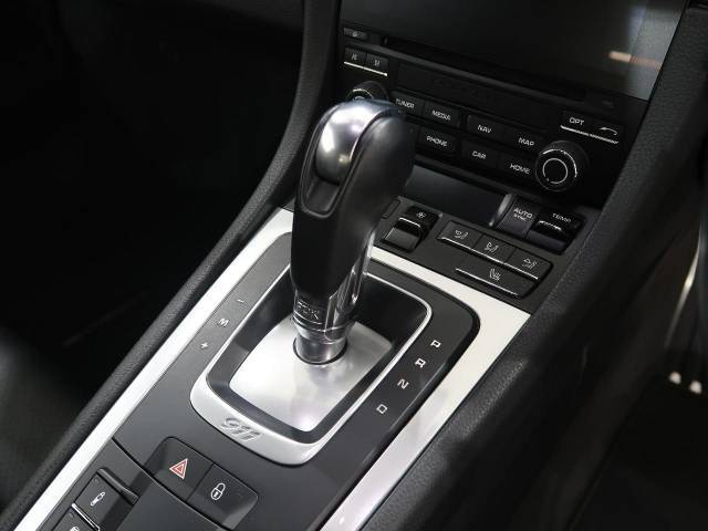 気になる箇所や、画像のリクエストなどお気軽にオートステージ幕張のプレミアムカー専門スタッフにお問い合わせください。TEL：043-301-4980