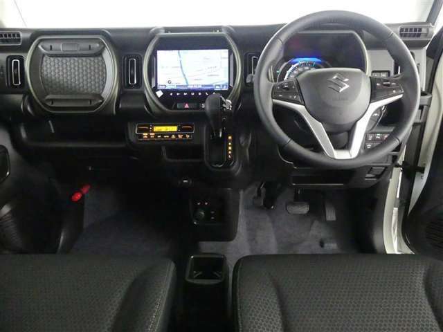 見通しのよいすっきりとした視界で、誰でも運転しやすいです。運転のしやすさは疲れにくさにも繋がりますよ♪
