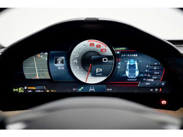 運転に必要な情報を分かりやすく表示するフルデジタルコクピットが採用されております。