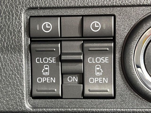 【両側パワースライドドア】スマートキーや運転席のスイッチで後席両側スライドドアの開閉が可能♪電動だから力を入れてドアを開ける必要が無く、小さなお子様でも簡単に開け閉めでき快適です♪