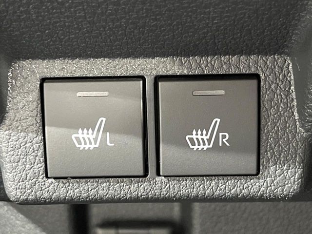 【シートヒーター】寒い日に重宝するシートヒーター！エアコンより早く温まってくれるので寒がりの人も安心ですね♪エアコンの温風は乾燥するから苦手、という方にもをおすすめです。