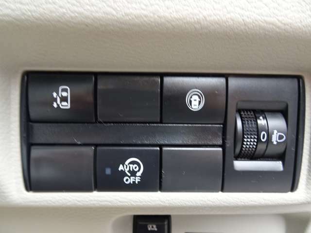 ◆助手席側オートスライドドア◆インテリジェントキーを身に着けていれば、リヤドアノブのワンタッチスイッチを押すだけでスライドドアが自動開閉します！運転席からでもドアを自動開閉できます！