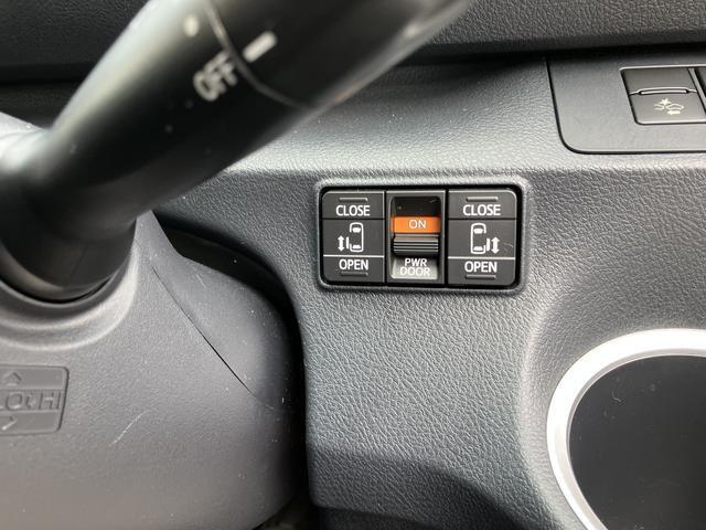 運転席インパネにあるスイッチで運転者がリア電動スライドドアを開閉する事が可能！
