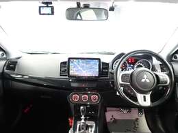 黒基調でスポーティーなインテリア！