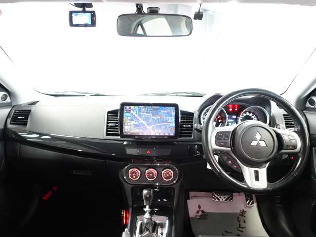 黒基調でスポーティーなインテリア！