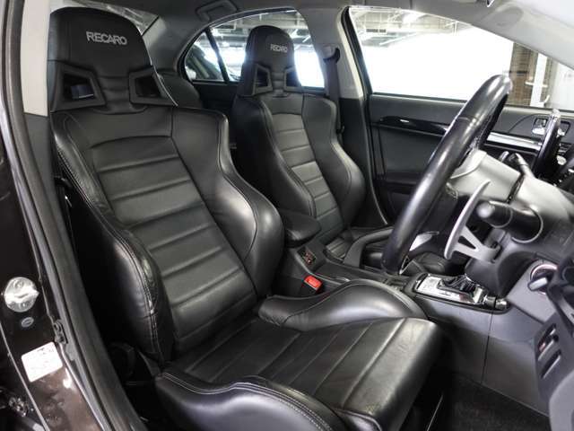 レザータイプのRECAROシート！