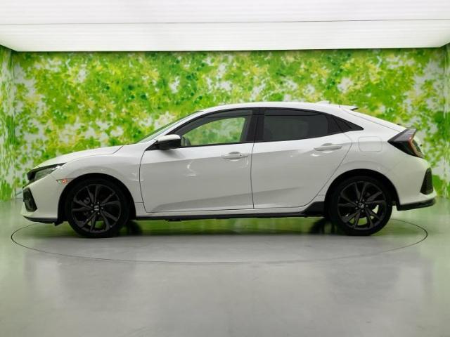 【WECARS】豊富な在庫を大画面モニターで検索可能！オプション装備や内装、タイヤの状態など細部まで御覧頂けます♪詳細はお気軽にスタッフまでお問合せ下さい。