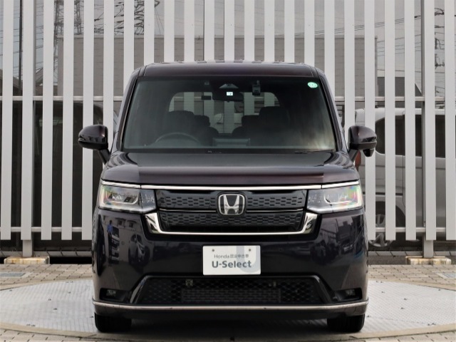 当店の展示車をご覧頂き、ありがとうございます。遠慮なく、お問合せやお見積もりのご依頼をお待ちしております。電話番号は、048-667-8611です。当店営業スタッフまでお願い致します。