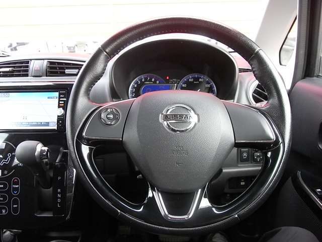 全国販売可能です。日産の整備士が車検整備や法定点検を行っておりますので安心してお乗りいただけます。また1年間の保証付で保証整備は全国の日産系ディーラーで受けていただけます。