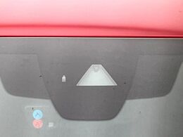 【スマートシティブレーキサポート】低速走行中に前方の車両等を認識し、衝突しそうな時は警報とブレーキで衝突回避と被害軽減をアシスト。より安全にドライブをお楽しみいただけます。