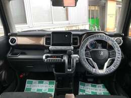 メーターやシフトレバー、スイッチ位置など運転席回りの配置はしっくりいきたいものですね！まずは座ってチェックしてみてください♪