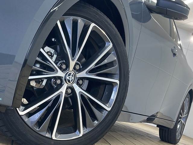 純正19インチアルミホイールを装備！！