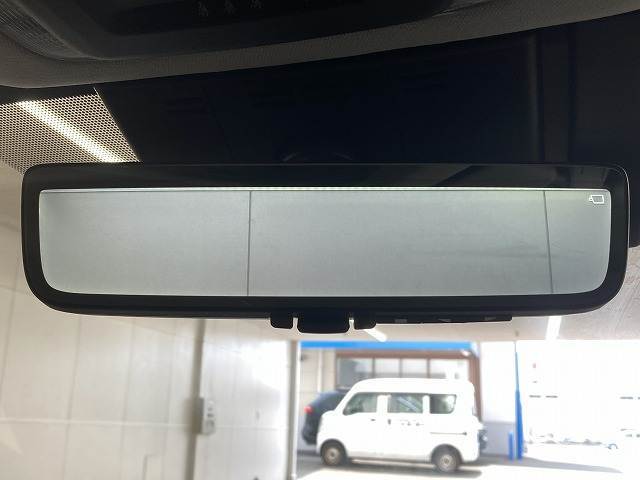メーカーオプションの【デジタルインナーミラー】を装備！！