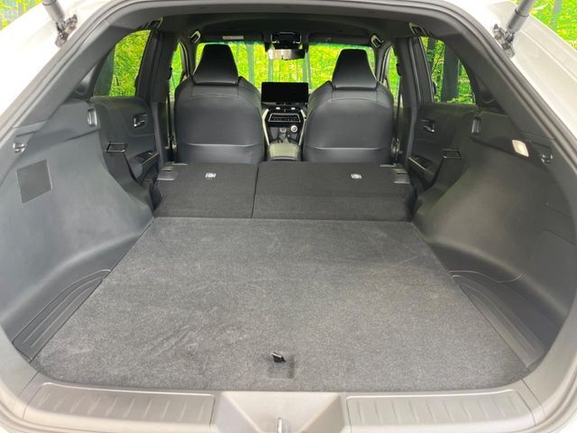 普段のお買い物や通勤、送迎等に十分な荷室スペースを確保しております。セカンドシートを倒すと、大きな荷物の積載も可能です♪