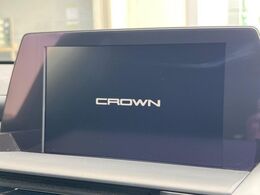 【メーカー純正ナビ】インテリアに溶け込むスタイリッシュな「専用設計」メーカーナビを装備♪視認性や操作性など基本性能にも優れ、より上質なカーライフをお楽しみいただけます。