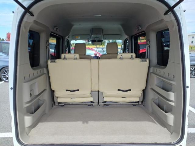 WECARSでは各商談席に大型モニターをご用意しております！見やすい大画面でゆったりと全国の在庫をご覧いただけます！是非ご来店お待ちしております！