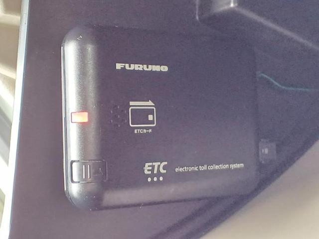 WECARSの展示場では実際に見て、触ってお車をお選びいただけます！知識の豊富な営業スタッフが様々なカーライフをご提案いたします！