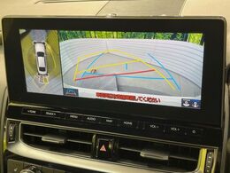【パノラミックビューモニター】専用のカメラにより、上から見下ろしたような視点で360度クルマの周囲を確認することができます☆死角部分も確認しやすく、狭い場所での切り返しや駐車もスムーズに行えます。