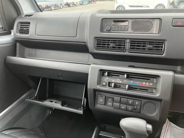 【グローブボックス】現在では車検証入れなどとして活用されることが多いですよ☆