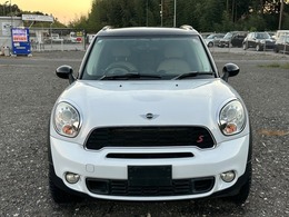 中古車販売を主軸に買取、保険、レッカーなど自動車関連を幅広く行っております。