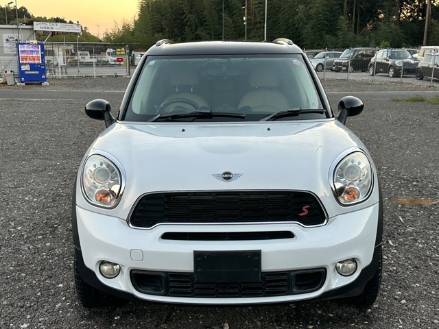 中古車販売を主軸に買取、保険、レッカーなど自動車関連を幅広く行っております。