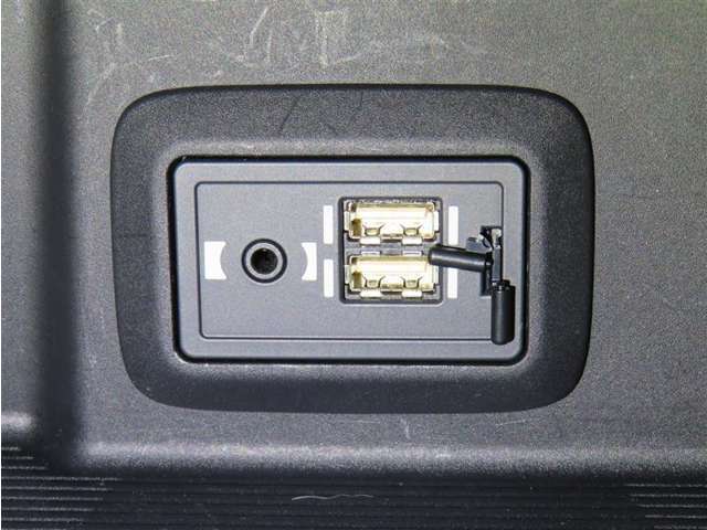 USB端子を装備しております。