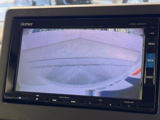 【バックカメラ】駐車時に後方がリアルタイム映像で確認できます。大型商業施設や立体駐車場での駐車時や、夜間のバック時に大活躍！運転スキルに関わらず、今や必須となった装備のひとつです！