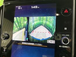 【サイド＆バックカメラ】停車・駐車時に死角になりがちな運転席から見えづらいサイドとリアの障害物を確認できます！雨天時や夜間などは特に活躍してくれるアイテムです。