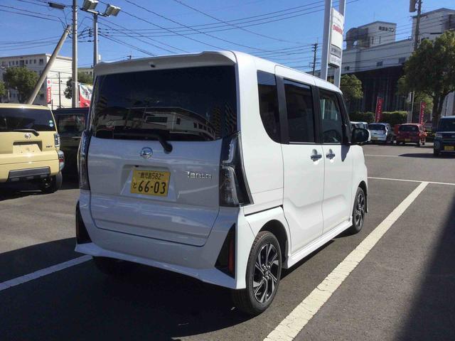 右後方からの画像です。