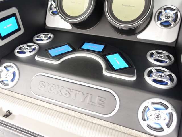 ロックフォードウーハー/カロッツエリアツイッター/社外マフラー/ヒッチメンバー/LEDテール/GMCヒッチ/シートヒーター/パワーシート/鍵付フューエルキャップ/総カスタム費用400万円以上
