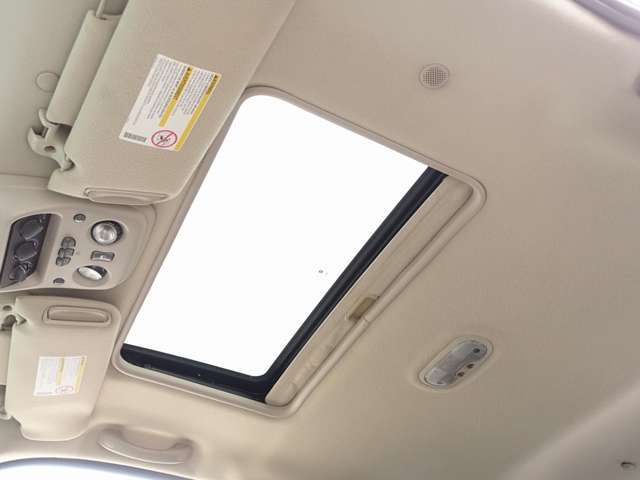 総カスタム費用400万円以上！外装は迫力のマッドブラックにカスタムペイントを施し、DUB26AWを装着。スピーカー、ロックフォードウーハー、モニター、アンプ、LED加工など希少価値の高い一台となります