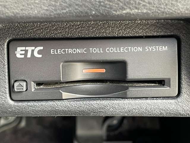 「ETC車載器」　料金所での通行券の受け取りや料金の支払いのための、一時停止や現金のやりとりが不要♪停車が不要になることによる渋滞緩和にも威力を発揮します♪セットアップもカーチスにお任せください♪