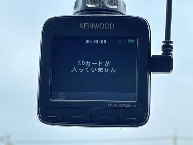 「ドライブレコーダー」 急停止や衝突などで車に衝撃が加わった時、映像・音声を記録する車載装置です♪