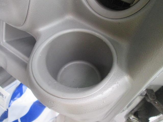 運転席のドリンクホルダーです☆掃除もしやすい形です☆